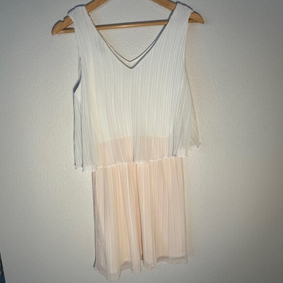 Paper Crane Pleated two tone dress VERY CUTE Cream and blush color Size M - Picture 2 of 6